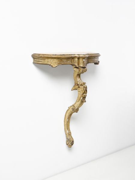MANIFATTURA DEL XVIII-XIX SECOLO : Consolle in legno intagliato e dorato, fusto con decoro a maschera grottesca, piano a incasso in marmo giallo  - Asta Asta 502 | ARTE ANTICA E DEL XIX SECOLO Online - Associazione Nazionale - Case d'Asta italiane