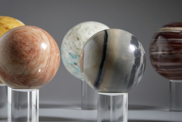 MANIFATTURA DEL XX SECOLO : Sette sfere in pietre, marmi e minerali  - Asta Asta 502 | ARTE ANTICA E DEL XIX SECOLO Online - Associazione Nazionale - Case d'Asta italiane