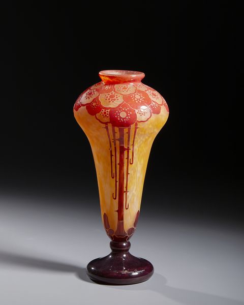 LE VERRE FRANCAIS : Vaso a balaustro finemente inciso ad acido a motivi floreali rossi su fondo arancio  - Asta Asta 502 | ARTE ANTICA E DEL XIX SECOLO Online - Associazione Nazionale - Case d'Asta italiane