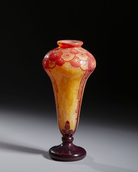 LE VERRE FRANCAIS : Vaso a balaustro finemente inciso ad acido a motivi floreali rossi su fondo arancio  - Asta Asta 502 | ARTE ANTICA E DEL XIX SECOLO Online - Associazione Nazionale - Case d'Asta italiane