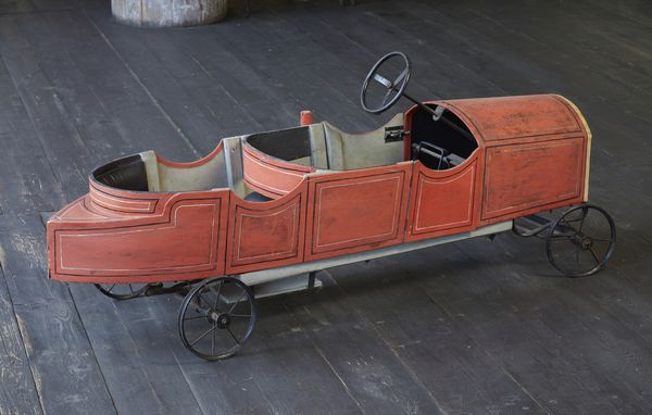 MANIFATTURA DEL XX SECOLO : Macchina a pedali a due posti in lamiera dipinta  - Asta Asta 502 | ARTE ANTICA E DEL XIX SECOLO Online - Associazione Nazionale - Case d'Asta italiane