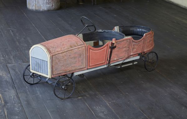 MANIFATTURA DEL XX SECOLO : Macchina a pedali a due posti in lamiera dipinta  - Asta Asta 502 | ARTE ANTICA E DEL XIX SECOLO Online - Associazione Nazionale - Case d'Asta italiane