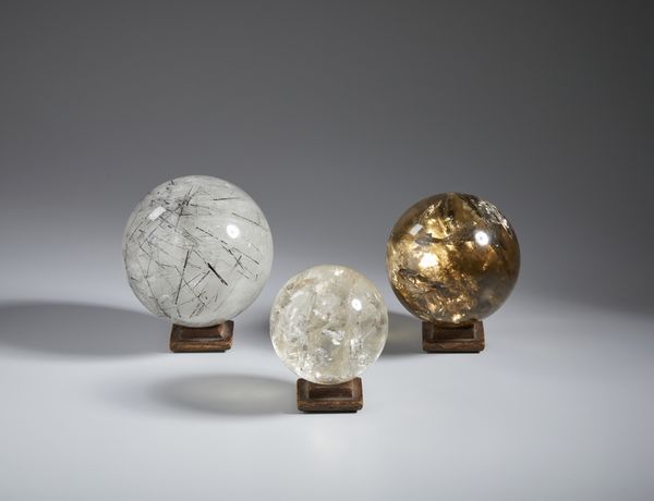 MANIFATTURA DEL XX SECOLO : Tre sfere in quarzo con inclusioni  - Asta Asta 502 | ARTE ANTICA E DEL XIX SECOLO Online - Associazione Nazionale - Case d'Asta italiane