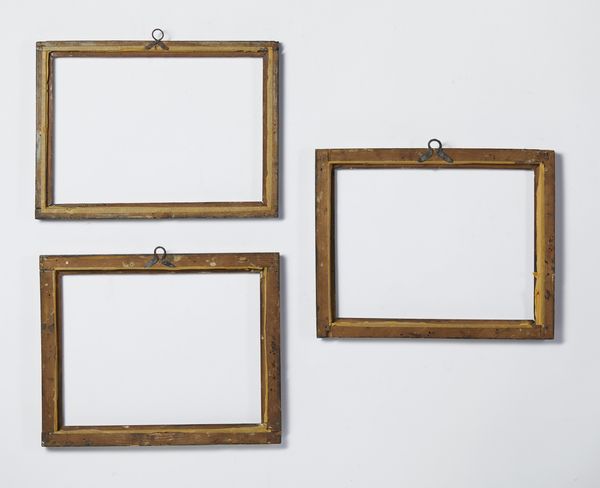 MANIFATTURA VENETA DEL XVIII SECOLO : Tre cornici in legno intagliato, laccato e parzialmente dorato  - Asta Asta 502 | ARTE ANTICA E DEL XIX SECOLO Online - Associazione Nazionale - Case d'Asta italiane