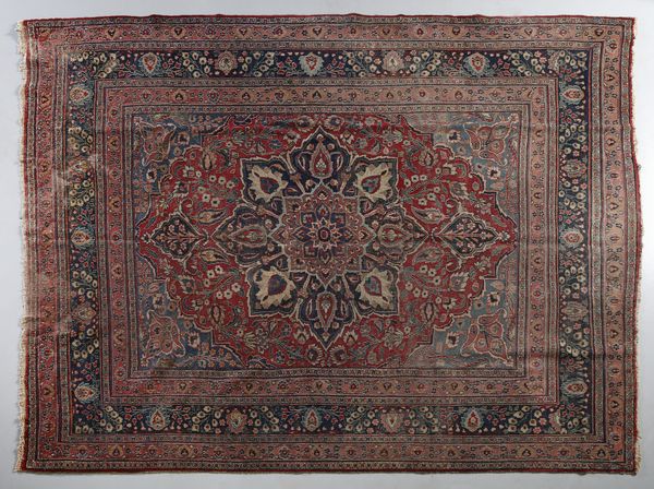 MANIFATTURA DEL XX SECOLO : Tappeto fondo blu/rosso con decoro floreale stilizzato  - Asta Asta 502 | ARTE ANTICA E DEL XIX SECOLO Online - Associazione Nazionale - Case d'Asta italiane