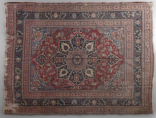 MANIFATTURA DEL XX SECOLO : Tappeto fondo blu/rosso con decoro floreale stilizzato  - Asta Asta 502 | ARTE ANTICA E DEL XIX SECOLO Online - Associazione Nazionale - Case d'Asta italiane