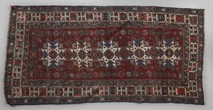 SHIRVAN : Tappeto Shirvan con trama, ordito e vello in lana, con classico disegno Lesghi. Caucaso, fine del XIX secolo  - Asta Asta 502 | ARTE ANTICA E DEL XIX SECOLO Online - Associazione Nazionale - Case d'Asta italiane