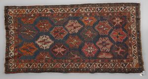 KAZAK : Tappeto con trama, ordito e vello in lana, con ripetuti medaglioni stilizzati di stampo Adler. Caucaso, inizio del XX secolo  - Asta Asta 502 | ARTE ANTICA E DEL XIX SECOLO Online - Associazione Nazionale - Case d'Asta italiane