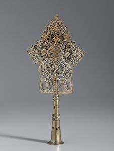MANIFATTURA ETIOPE, PROBABILMENTE XIX SECOLO : Croce processionale copta in metallo argentato e inciso  - Asta Asta 502 | ARTE ANTICA E DEL XIX SECOLO Online - Associazione Nazionale - Case d'Asta italiane