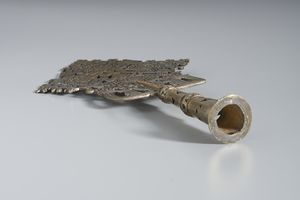 MANIFATTURA ETIOPE, PROBABILMENTE XIX SECOLO : Croce processionale copta in metallo argentato e inciso  - Asta Asta 502 | ARTE ANTICA E DEL XIX SECOLO Online - Associazione Nazionale - Case d'Asta italiane