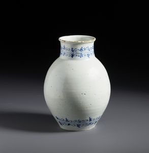 MANIFATTURA LIGURE DEL XVIII SECOLO - Vaso in maiolica con motivo circolare fitomorfo a doppia fascia nei toni del blu