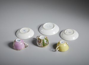 MANIFATTURA DEL XVIII-XIX SECOLO : Gruppo di sette tazzine in porcellana in miniatura, varie manifatture  - Asta Asta 502 | ARTE ANTICA E DEL XIX SECOLO Online - Associazione Nazionale - Case d'Asta italiane