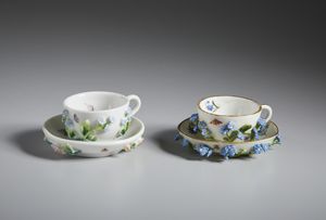 MANIFATTURA DEL XVIII-XIX SECOLO : Gruppo di sette tazzine in porcellana in miniatura, varie manifatture  - Asta Asta 502 | ARTE ANTICA E DEL XIX SECOLO Online - Associazione Nazionale - Case d'Asta italiane