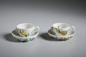 MANIFATTURA DEL XVIII-XIX SECOLO : Gruppo di sette tazzine in porcellana in miniatura, varie manifatture  - Asta Asta 502 | ARTE ANTICA E DEL XIX SECOLO Online - Associazione Nazionale - Case d'Asta italiane