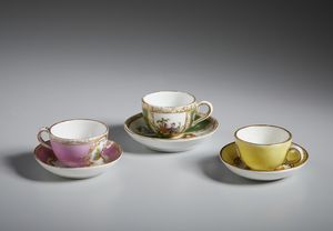 MANIFATTURA DEL XVIII-XIX SECOLO : Gruppo di sette tazzine in porcellana in miniatura, varie manifatture  - Asta Asta 502 | ARTE ANTICA E DEL XIX SECOLO Online - Associazione Nazionale - Case d'Asta italiane