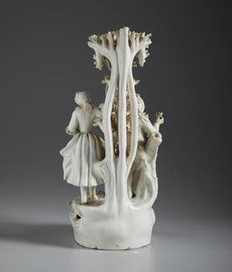 MANIFATTURA ANTONIBON, BASSANO, XIX SECOLO : Gruppo in terraglia smaltata raffigurante una coppia galante sotto un albero di vite  - Asta Asta 502 | ARTE ANTICA E DEL XIX SECOLO Online - Associazione Nazionale - Case d'Asta italiane