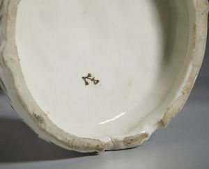 MANIFATTURA DEL XIX-XX SECOLO : Coppia di figure di musicanti zoomorfi in porcellana policroma  - Asta Asta 502 | ARTE ANTICA E DEL XIX SECOLO Online - Associazione Nazionale - Case d'Asta italiane