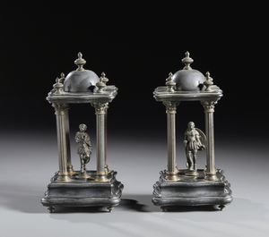 BRONZISTA DEL XIX SECOLO : Coppia di edicole in bronzo e legno ebanizzato, struttura a quattro colonne corinzie centrata da figura di armigero all'antica  - Asta Asta 502 | ARTE ANTICA E DEL XIX SECOLO Online - Associazione Nazionale - Case d'Asta italiane