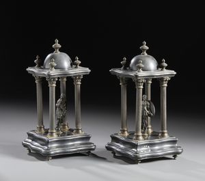 BRONZISTA DEL XIX SECOLO : Coppia di edicole in bronzo e legno ebanizzato, struttura a quattro colonne corinzie centrata da figura di armigero all'antica  - Asta Asta 502 | ARTE ANTICA E DEL XIX SECOLO Online - Associazione Nazionale - Case d'Asta italiane