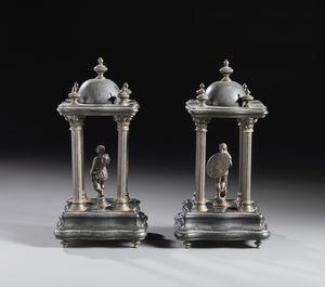 BRONZISTA DEL XIX SECOLO : Coppia di edicole in bronzo e legno ebanizzato, struttura a quattro colonne corinzie centrata da figura di armigero all'antica  - Asta Asta 502 | ARTE ANTICA E DEL XIX SECOLO Online - Associazione Nazionale - Case d'Asta italiane