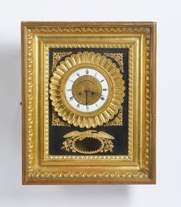 MANIFATTURA AUSTRIACA DEL XIX SECOLO - Orologio da parete in legno intagliato e dorato