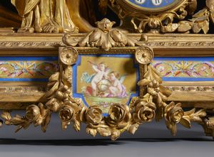 MANIFATTURA FRANCESE DEL XIX-XX SECOLO : Orologio da tavolo in metallo dorato con allegoria dell'Astronomia, quadrante e decori in ceramica smaltata  - Asta Asta 502 | ARTE ANTICA E DEL XIX SECOLO Online - Associazione Nazionale - Case d'Asta italiane