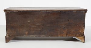 MANIFATTURA ITALIANA DEL XVIII SECOLO : Cassapanca in legno di noce con due cassetti sul fronte, piedi a mensola  - Asta Asta 502 | ARTE ANTICA E DEL XIX SECOLO Online - Associazione Nazionale - Case d'Asta italiane