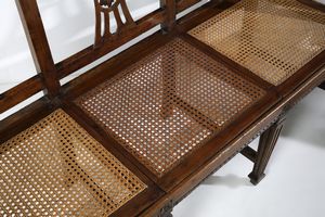 MANIFATTURA ITALIANA DEL XIX SECOLO : Salotto composto da due divanetti e coppia di poltrone in noce, schienali a giorno, gambe troncopiramidali unite da traverse  - Asta Asta 502 | ARTE ANTICA E DEL XIX SECOLO Online - Associazione Nazionale - Case d'Asta italiane