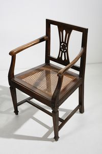 MANIFATTURA ITALIANA DEL XIX SECOLO : Salotto composto da due divanetti e coppia di poltrone in noce, schienali a giorno, gambe troncopiramidali unite da traverse  - Asta Asta 502 | ARTE ANTICA E DEL XIX SECOLO Online - Associazione Nazionale - Case d'Asta italiane