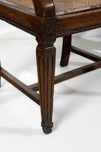 MANIFATTURA ITALIANA DEL XIX SECOLO : Salotto composto da due divanetti e coppia di poltrone in noce, schienali a giorno, gambe troncopiramidali unite da traverse  - Asta Asta 502 | ARTE ANTICA E DEL XIX SECOLO Online - Associazione Nazionale - Case d'Asta italiane