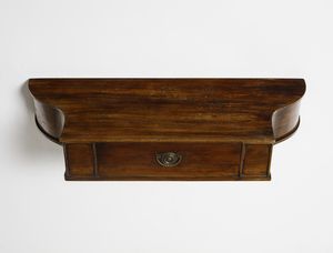 MANIFATTURA DEL XIX SECOLO : Coppia di mensole da muro lastronate in noce, cassetto sul fronte  - Asta Asta 502 | ARTE ANTICA E DEL XIX SECOLO Online - Associazione Nazionale - Case d'Asta italiane