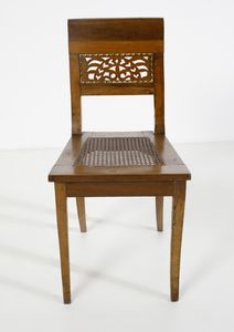 MANIFATTURA ITALIANA DEL XIX SECOLO : Salotto in noce intagliato e parzialmente dorato in stile Impero, composto da divanetto, tavolino e quattro sedie, con schienale traforato e gambe a sciabola  - Asta Asta 502 | ARTE ANTICA E DEL XIX SECOLO Online - Associazione Nazionale - Case d'Asta italiane