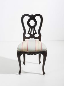 MANIFATTURA DEL XVIII-XIX SECOLO : Otto sedie in legno intagliato, schienale a giorno, seduta imbottita e gambe arcuate  - Asta Asta 502 | ARTE ANTICA E DEL XIX SECOLO Online - Associazione Nazionale - Case d'Asta italiane