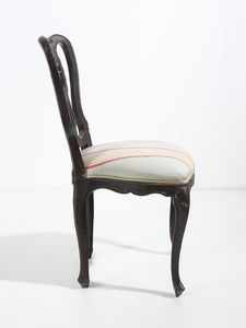 MANIFATTURA DEL XVIII-XIX SECOLO : Otto sedie in legno intagliato, schienale a giorno, seduta imbottita e gambe arcuate  - Asta Asta 502 | ARTE ANTICA E DEL XIX SECOLO Online - Associazione Nazionale - Case d'Asta italiane