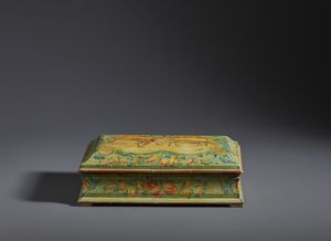 MANIFATTURA VENETA DEL XIX-XX SECOLO : Scatola in legno laccato in policromia, decori a motivi floreali e naturalistici con scena galante sul coperchio  - Asta Asta 502 | ARTE ANTICA E DEL XIX SECOLO Online - Associazione Nazionale - Case d'Asta italiane