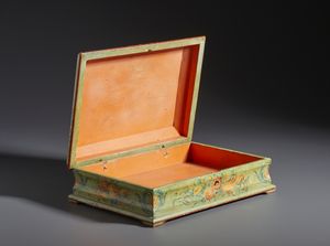 MANIFATTURA VENETA DEL XIX-XX SECOLO : Scatola in legno laccato in policromia, decori a motivi floreali e naturalistici con scena galante sul coperchio  - Asta Asta 502 | ARTE ANTICA E DEL XIX SECOLO Online - Associazione Nazionale - Case d'Asta italiane