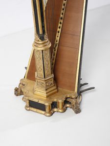 RARD SBASTIAN (1752 - 1831) : Arpa in legno intagliato, parzialmente dorato ed ebanizzato, inserti in ottone  - Asta Asta 502 | ARTE ANTICA E DEL XIX SECOLO Online - Associazione Nazionale - Case d'Asta italiane