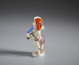 MANIFATTURA DI MEISSEN DEL XIX SECOLO : Cupido alato in porcellana policroma con cappello di pelliccia, mantello e bastone  - Asta Asta 502 | ARTE ANTICA E DEL XIX SECOLO Online - Associazione Nazionale - Case d'Asta italiane