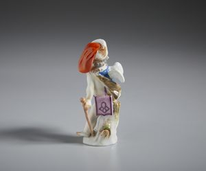 MANIFATTURA DI MEISSEN DEL XIX SECOLO : Cupido alato in porcellana policroma con cappello di pelliccia, mantello e bastone  - Asta Asta 502 | ARTE ANTICA E DEL XIX SECOLO Online - Associazione Nazionale - Case d'Asta italiane