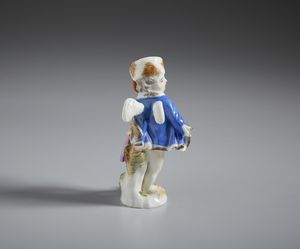 MANIFATTURA DI MEISSEN DEL XIX SECOLO : Cupido alato in porcellana policroma con cappello di pelliccia, mantello e bastone  - Asta Asta 502 | ARTE ANTICA E DEL XIX SECOLO Online - Associazione Nazionale - Case d'Asta italiane