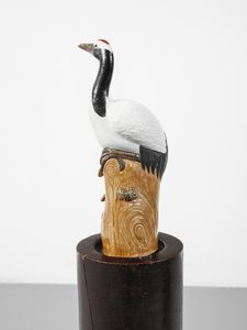 MANIFATTURA CINESE DEL XX SECOLO : Coppia di aironi in ceramica policroma e invetriata, assemblati su colonne in legno patinato di differente manifattura  - Asta Asta 502 | ARTE ANTICA E DEL XIX SECOLO Online - Associazione Nazionale - Case d'Asta italiane