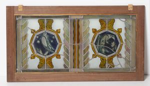 CAMBELLOTTI DUILIO (1876 - 1960) : Nello stile di. Due vetrate policrome legate a piombo raffiguranti medaglioni con animali, entro telaio in legno  - Asta Asta 502 | ARTE ANTICA E DEL XIX SECOLO Online - Associazione Nazionale - Case d'Asta italiane