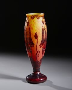 LE VERRE FRANCAIS : Vaso a balaustro in vetro finemente inciso all'acido con fiori di datura nei toni bruno arancio su fondo arancio e giallo  - Asta Asta 502 | ARTE ANTICA E DEL XIX SECOLO Online - Associazione Nazionale - Case d'Asta italiane