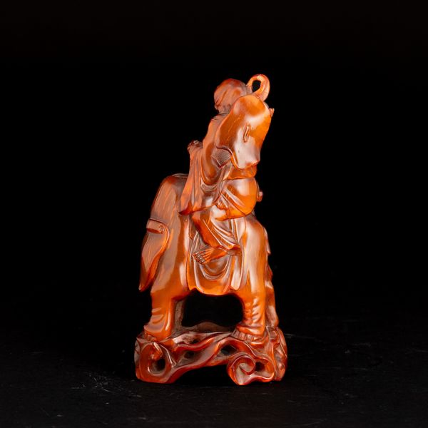 Figura di personaggio ed elefante in ambra, Cina, XIX secolo  - Asta Fine Asian Works of Art - Associazione Nazionale - Case d'Asta italiane