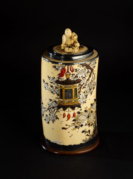 Vaso in avorio con coperchio e applicazioni in madreperla e pietre dure raffiguranti soggetti naturalistici, Shibayama, Giappone, periodo Meiji (1868-1912)  - Asta Fine Asian Works of Art - Associazione Nazionale - Case d'Asta italiane