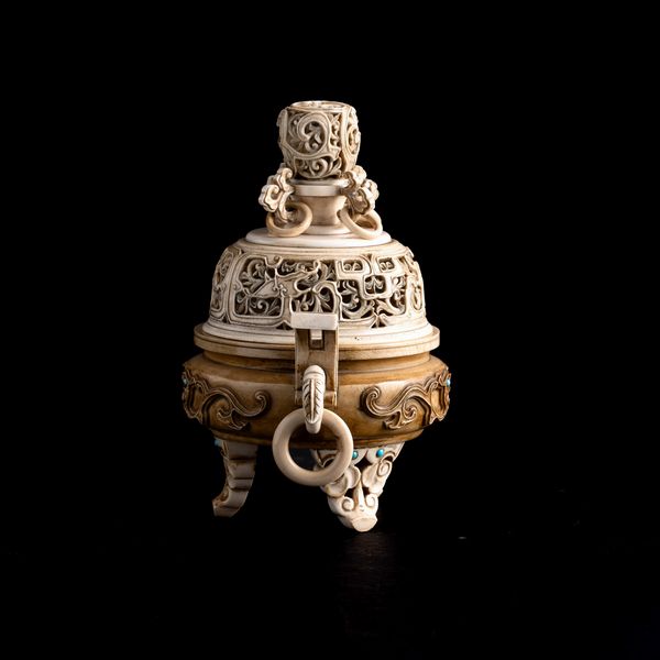 Incensiere in avorio traforato  con inserti di pietre dure, Cina, XIX secolo  - Asta Fine Asian Works of Art - Associazione Nazionale - Case d'Asta italiane