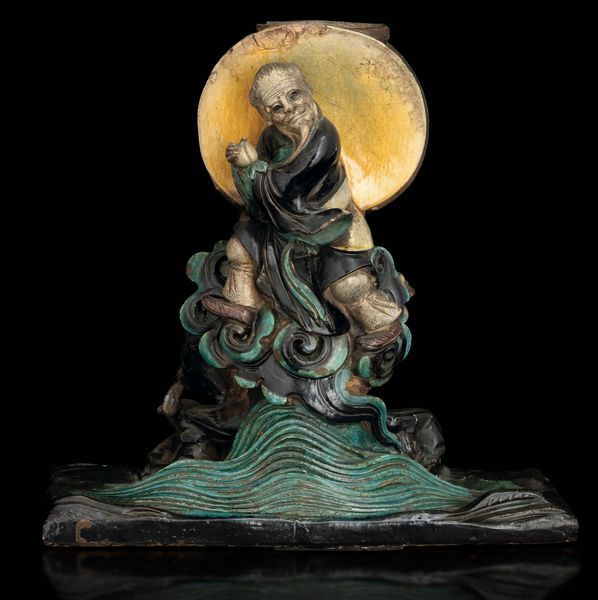 Portacandele in Fahua bifacciale raffigurante due immortali in grs, Cina, Dinastia Ming, XVII secolo  - Asta Fine Asian Works of Art - Associazione Nazionale - Case d'Asta italiane