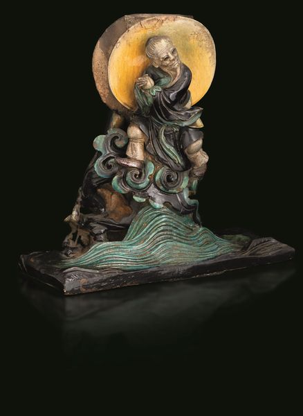 Portacandele in Fahua bifacciale raffigurante due immortali in grs, Cina, Dinastia Ming, XVII secolo  - Asta Fine Asian Works of Art - Associazione Nazionale - Case d'Asta italiane