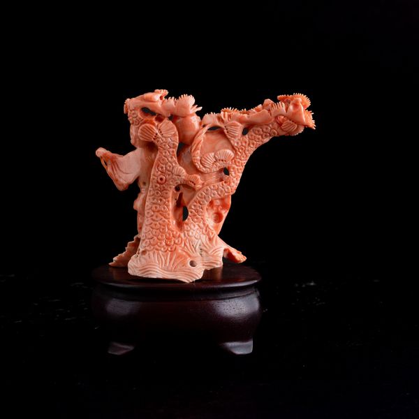 Gruppo in corallo raffigurante due personaggi con strumenti musicali, Cina, XIX secolo  - Asta Fine Asian Works of Art - Associazione Nazionale - Case d'Asta italiane