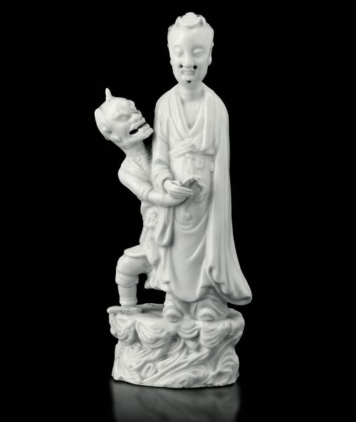 Figura di due divinit tra le nuvole in porcellana Blanc de Chine, Cina, Dinastia Qing, XX secolo  - Asta Fine Asian Works of Art - Associazione Nazionale - Case d'Asta italiane